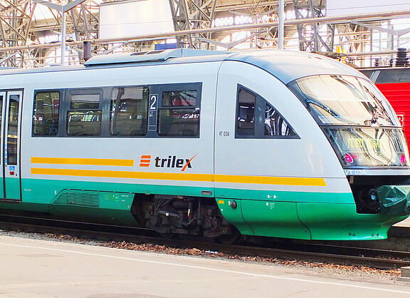 Ein Desiro-Dieseltriebwagen von Trilex in Dresden